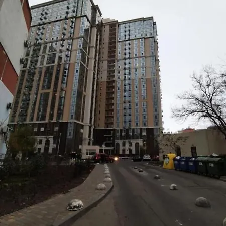 Francuzskij Bulvar, 19 жемчужина